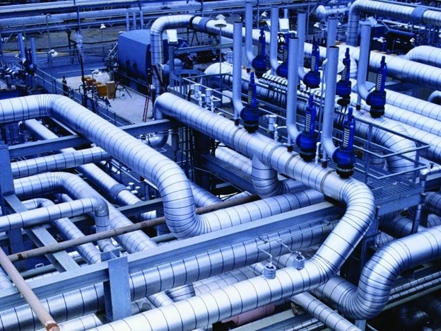 General pipeline in the oil industry, showing the pipes connected by the 90-degree elbow
